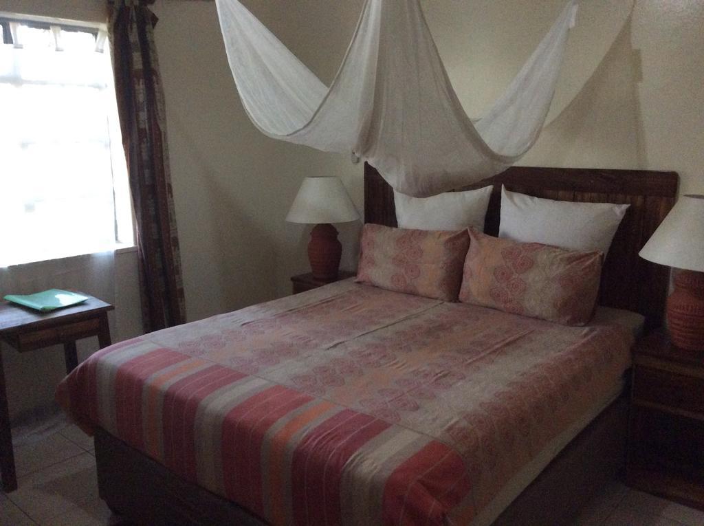 Tabonina Guesthouse Livingstone Bagian luar foto