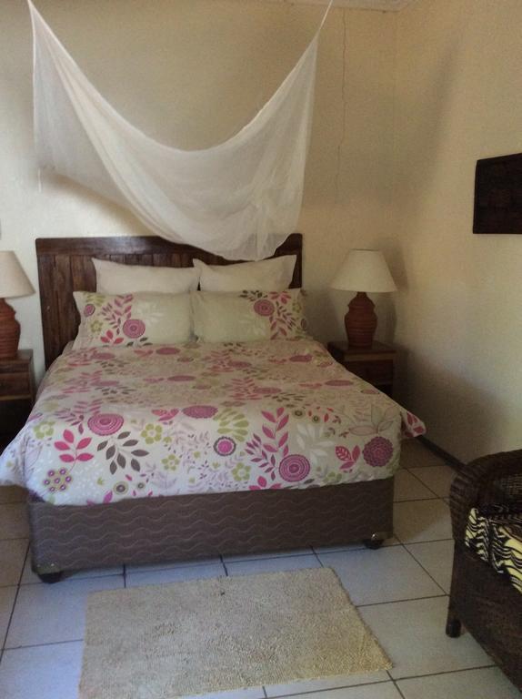 Tabonina Guesthouse Livingstone Bagian luar foto